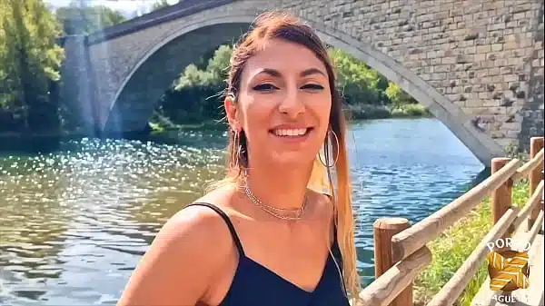 elle en prend plein le cul et aime ca