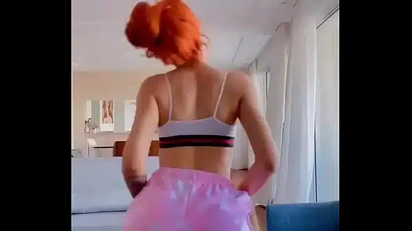 ruiva rebolando