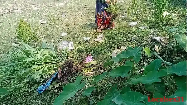 desi wife outdoor